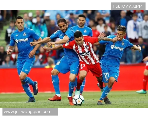 中国足球队迎战西班牙队激情对决展现青春力量与技战术魅力